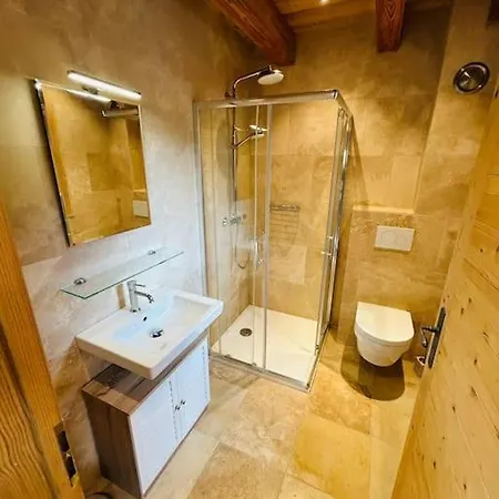 Mary - With Hot Tub & Sauna Domek alpejski *